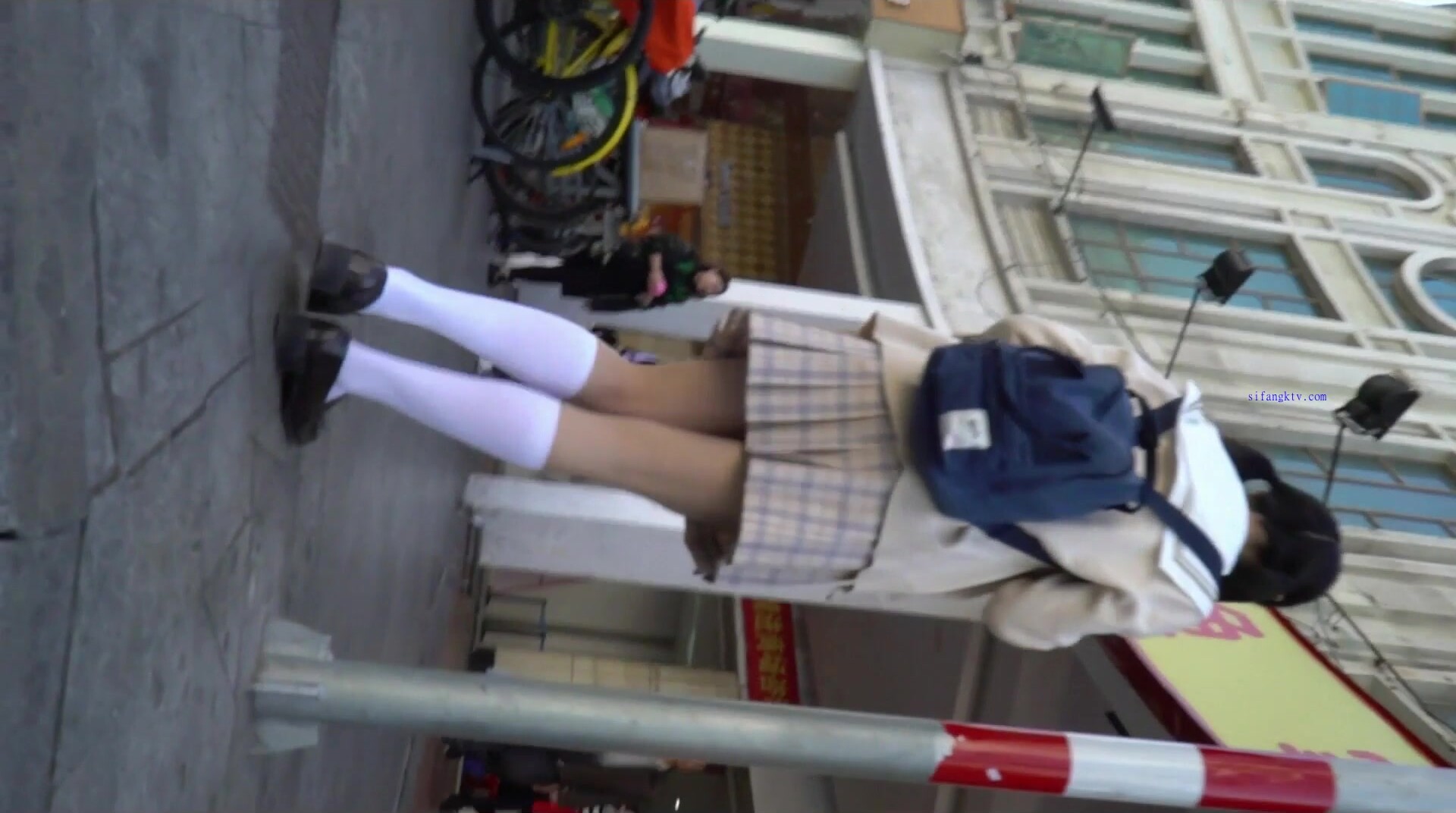 美女聚集地橫掃商場步行街極限抄底各種類型風格小姐姐裙底 (5)